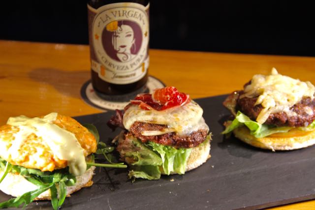 Noche Americana. Dos hamburguesas y cerveza La Virgen por 19€